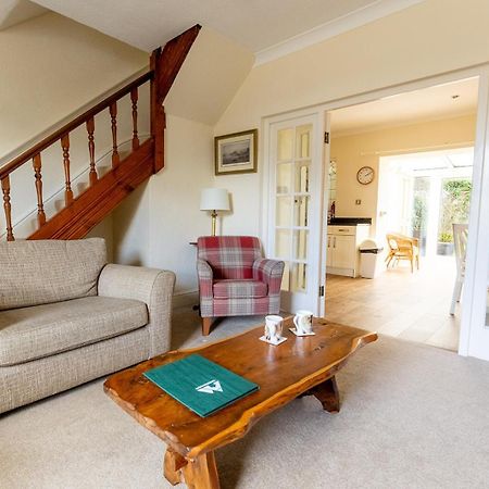 Fir Tree Cottage - Cosy 3 Bed Cottage In Penrhyn Bay With Beautiful Sea Views And Access To Snowdonia Rhôs-on-Sea 외부 사진