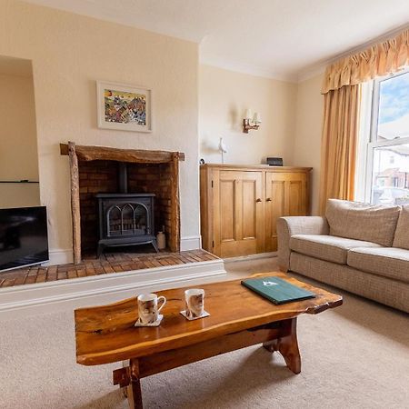 Fir Tree Cottage - Cosy 3 Bed Cottage In Penrhyn Bay With Beautiful Sea Views And Access To Snowdonia Rhôs-on-Sea 외부 사진