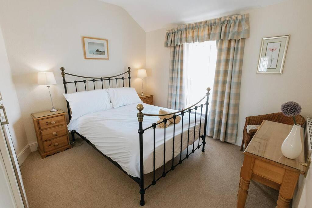 Fir Tree Cottage - Cosy 3 Bed Cottage In Penrhyn Bay With Beautiful Sea Views And Access To Snowdonia Rhôs-on-Sea 외부 사진