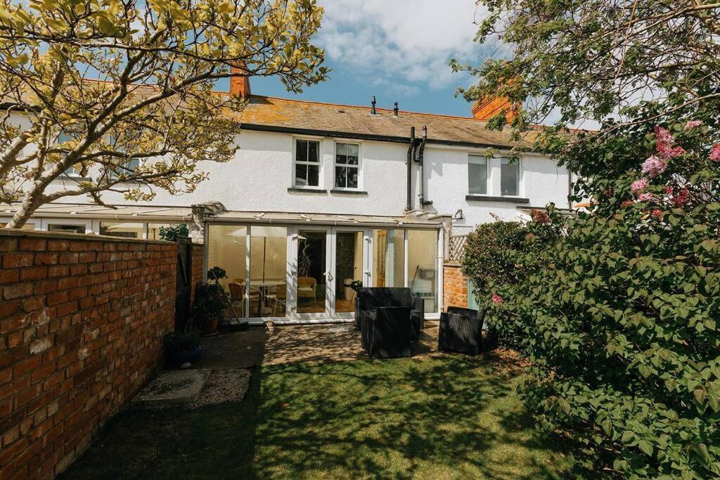 Fir Tree Cottage - Cosy 3 Bed Cottage In Penrhyn Bay With Beautiful Sea Views And Access To Snowdonia Rhôs-on-Sea 외부 사진