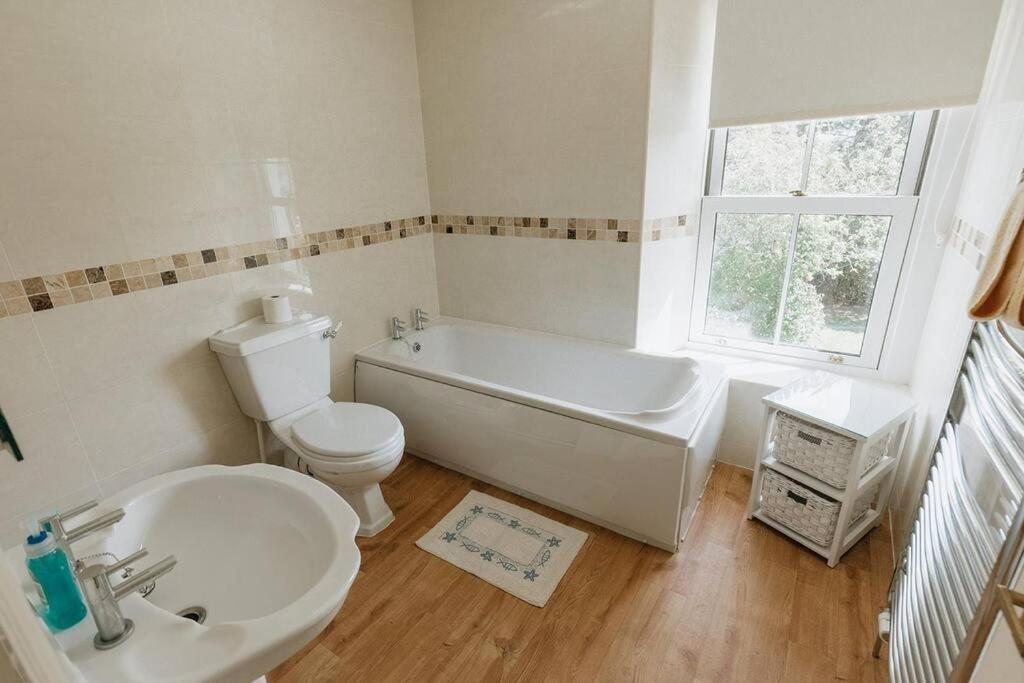 Fir Tree Cottage - Cosy 3 Bed Cottage In Penrhyn Bay With Beautiful Sea Views And Access To Snowdonia Rhôs-on-Sea 외부 사진