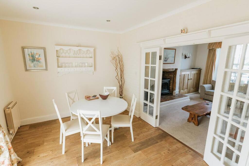 Fir Tree Cottage - Cosy 3 Bed Cottage In Penrhyn Bay With Beautiful Sea Views And Access To Snowdonia Rhôs-on-Sea 외부 사진