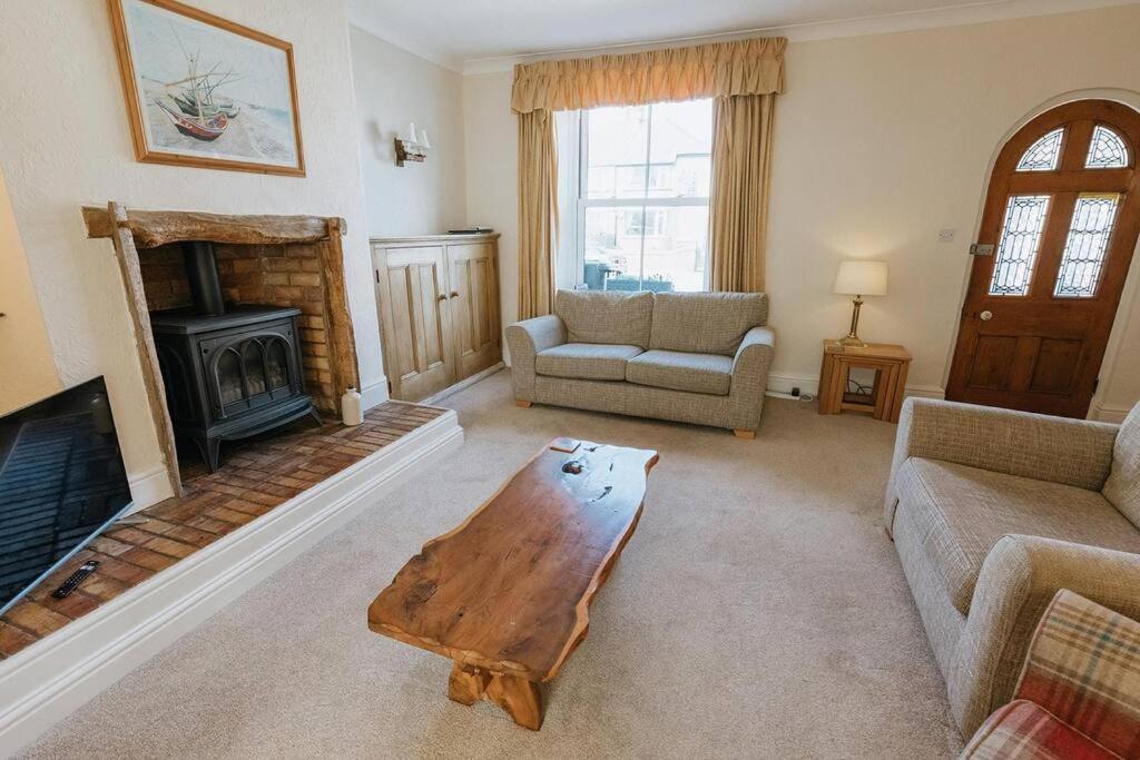 Fir Tree Cottage - Cosy 3 Bed Cottage In Penrhyn Bay With Beautiful Sea Views And Access To Snowdonia Rhôs-on-Sea 외부 사진