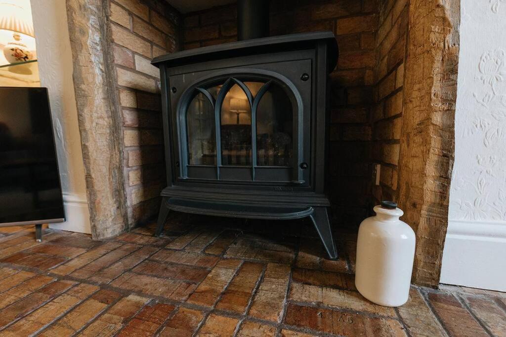 Fir Tree Cottage - Cosy 3 Bed Cottage In Penrhyn Bay With Beautiful Sea Views And Access To Snowdonia Rhôs-on-Sea 외부 사진