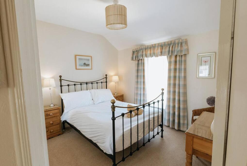 Fir Tree Cottage - Cosy 3 Bed Cottage In Penrhyn Bay With Beautiful Sea Views And Access To Snowdonia Rhôs-on-Sea 외부 사진
