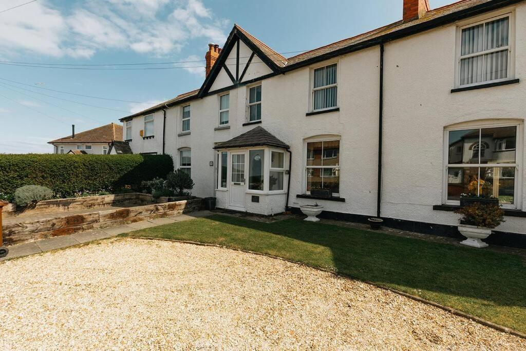 Fir Tree Cottage - Cosy 3 Bed Cottage In Penrhyn Bay With Beautiful Sea Views And Access To Snowdonia Rhôs-on-Sea 외부 사진