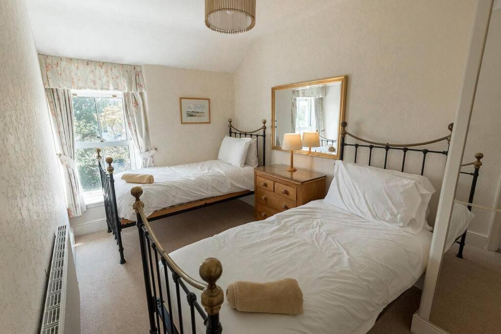 Fir Tree Cottage - Cosy 3 Bed Cottage In Penrhyn Bay With Beautiful Sea Views And Access To Snowdonia Rhôs-on-Sea 외부 사진