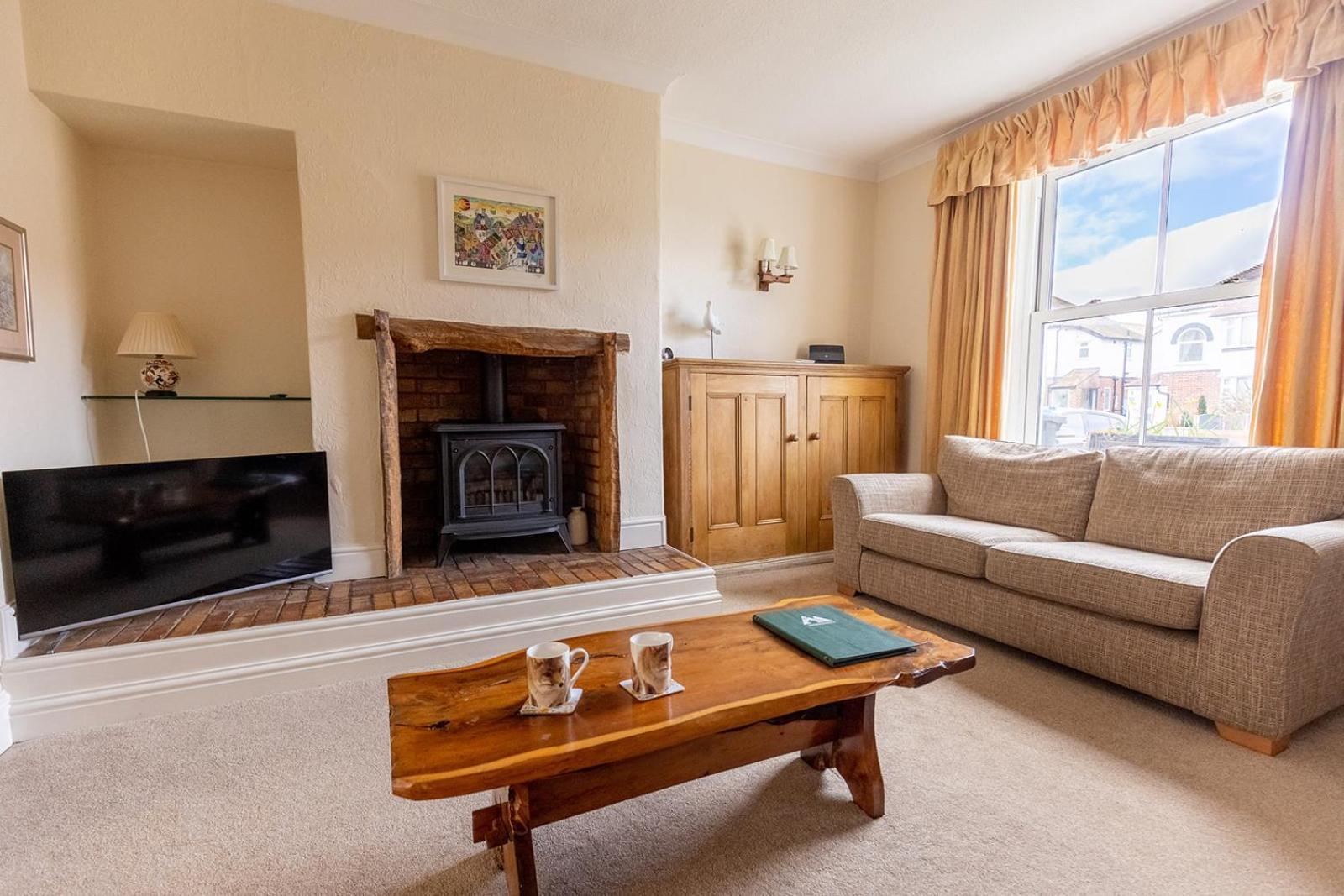 Fir Tree Cottage - Cosy 3 Bed Cottage In Penrhyn Bay With Beautiful Sea Views And Access To Snowdonia Rhôs-on-Sea 외부 사진