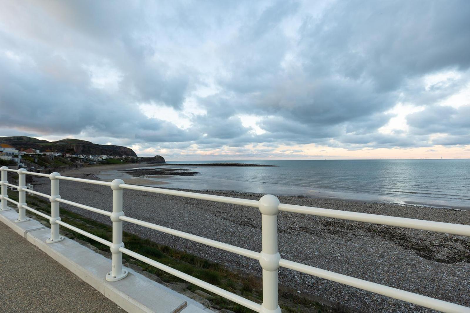 Fir Tree Cottage - Cosy 3 Bed Cottage In Penrhyn Bay With Beautiful Sea Views And Access To Snowdonia Rhôs-on-Sea 외부 사진