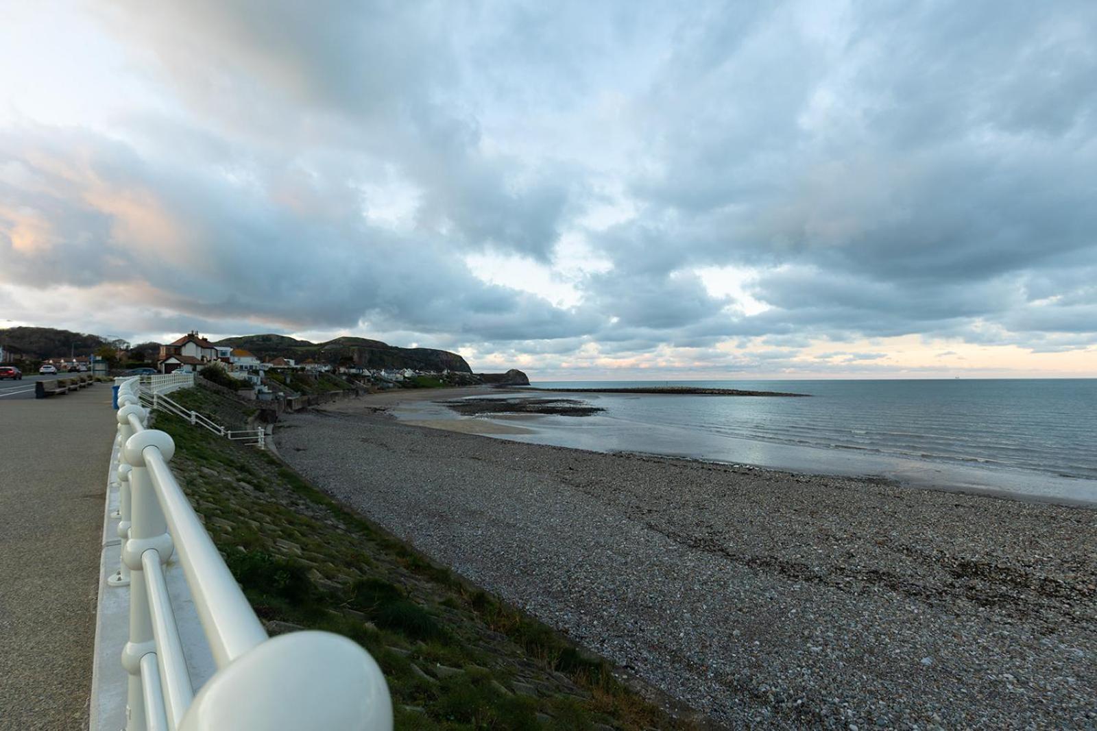 Fir Tree Cottage - Cosy 3 Bed Cottage In Penrhyn Bay With Beautiful Sea Views And Access To Snowdonia Rhôs-on-Sea 외부 사진