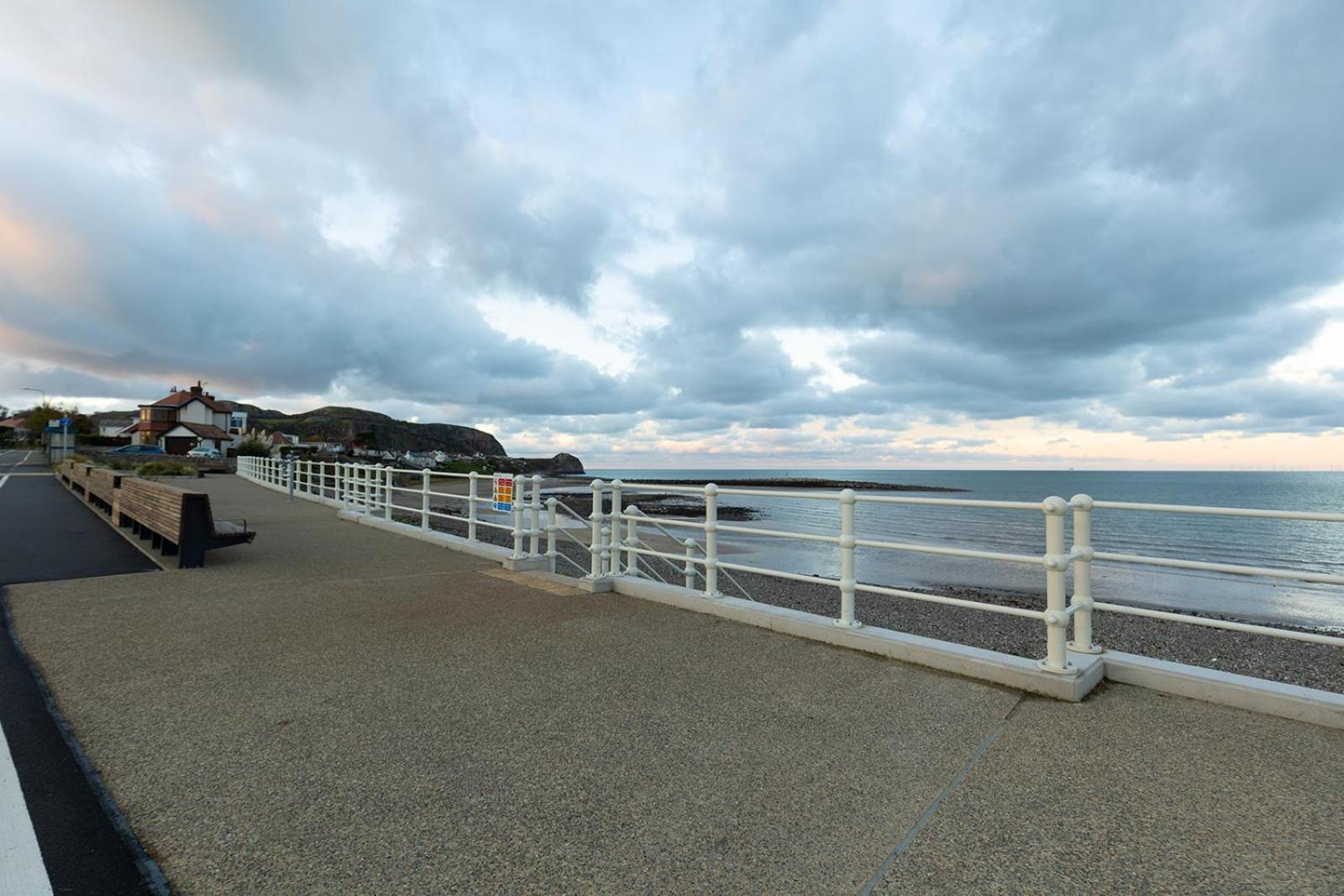 Fir Tree Cottage - Cosy 3 Bed Cottage In Penrhyn Bay With Beautiful Sea Views And Access To Snowdonia Rhôs-on-Sea 외부 사진